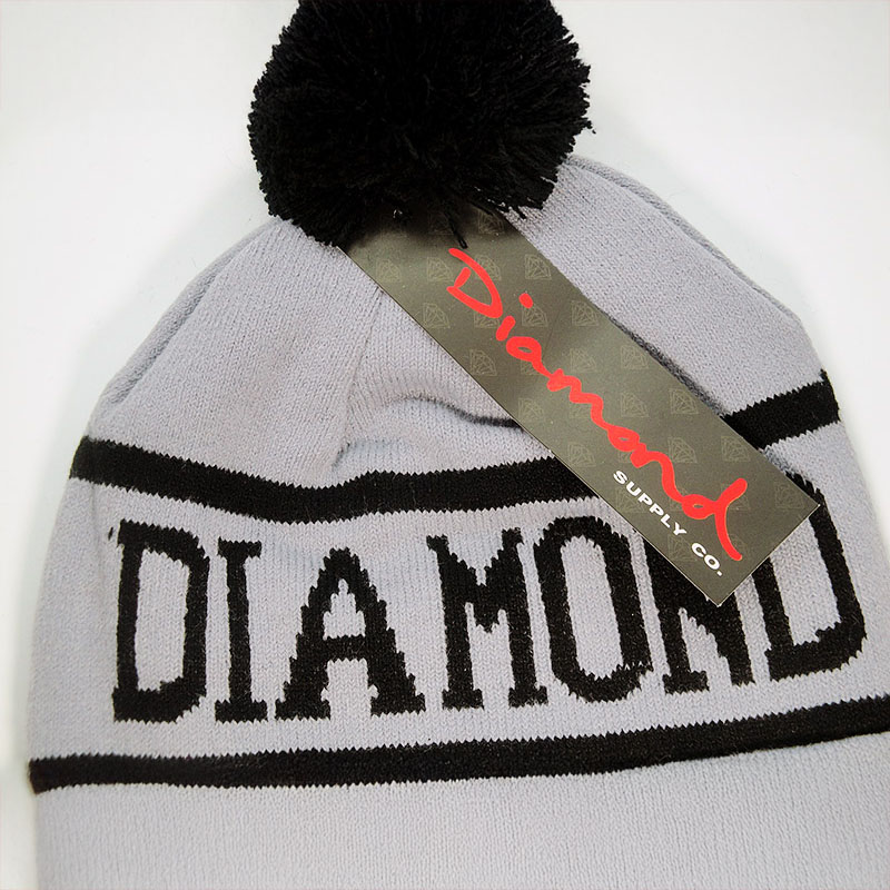 DIAMOND Шапка серая с чёрным бубоном