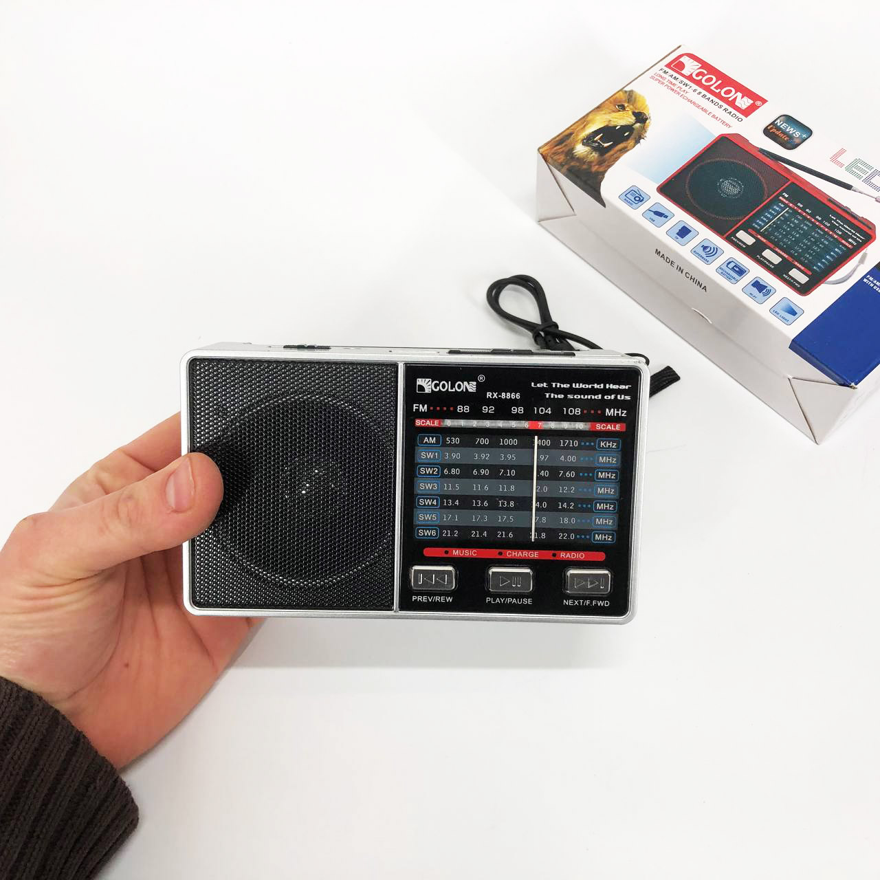 Радио GOLON RX-8866 цифровой портативный радиоприемник с фонариком функцией PowerBank. Цвет: белый