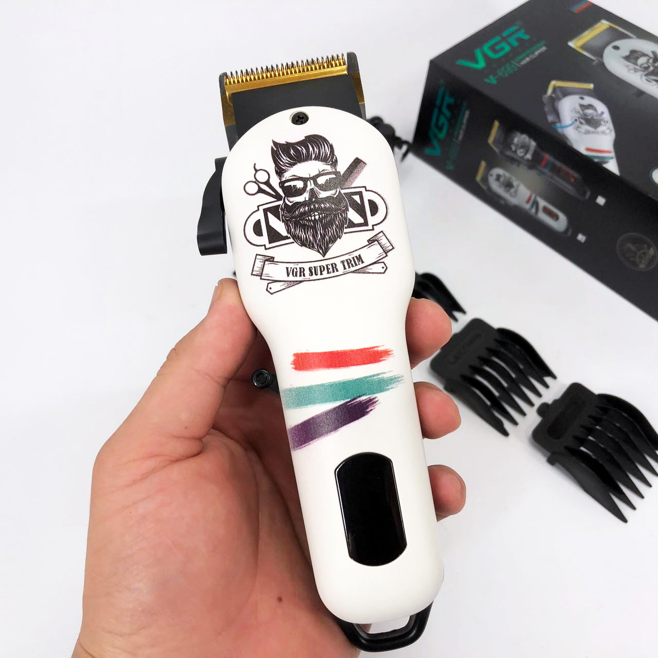 Машинка для стрижки волос и бороды профессиональная VGR V-699 с насадками и LED дисплеем. Цвет: белый