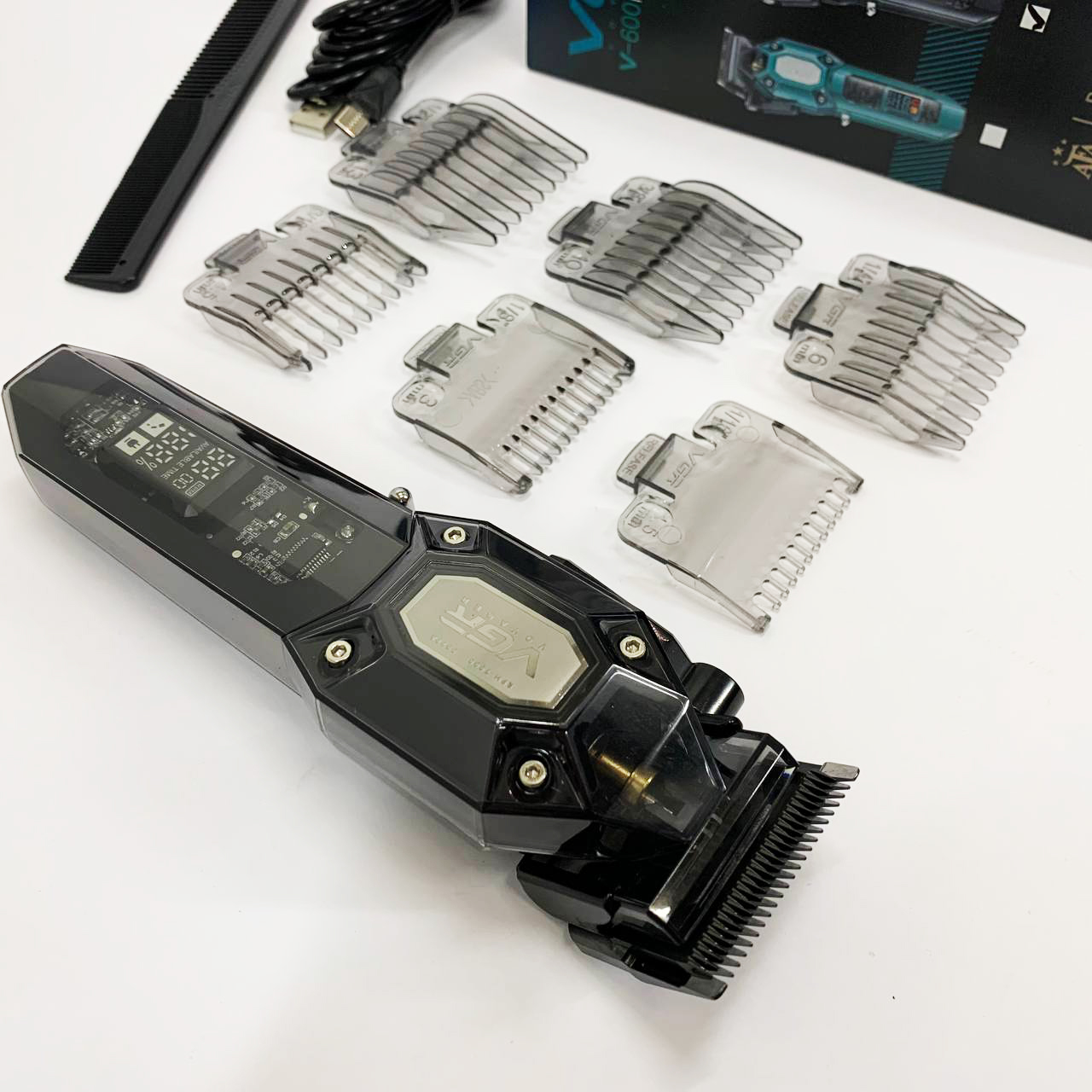 Аккумуляторная машинка для стрижки VGR V-600. Цвет: черный