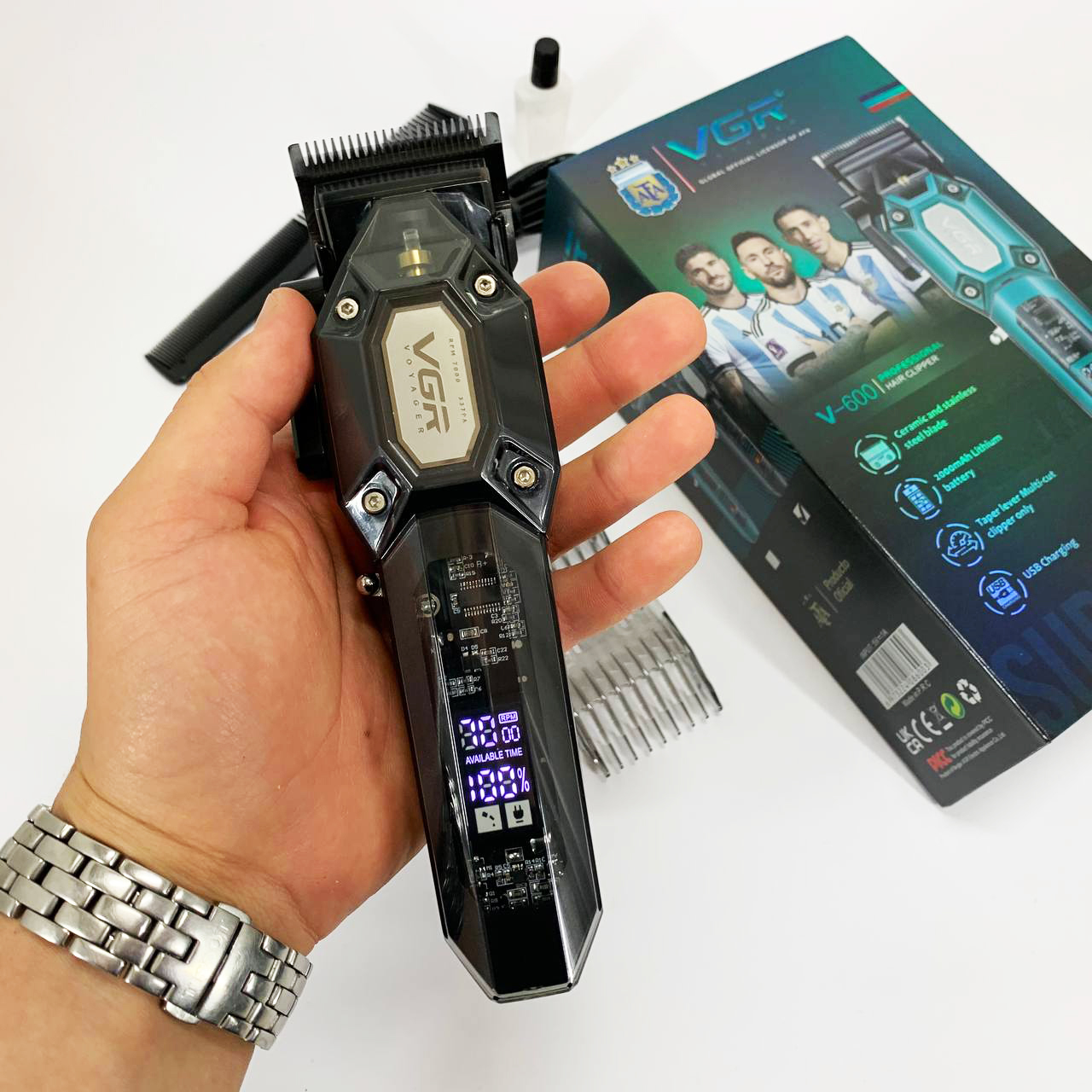Аккумуляторная машинка для стрижки VGR V-600. Цвет: черный
