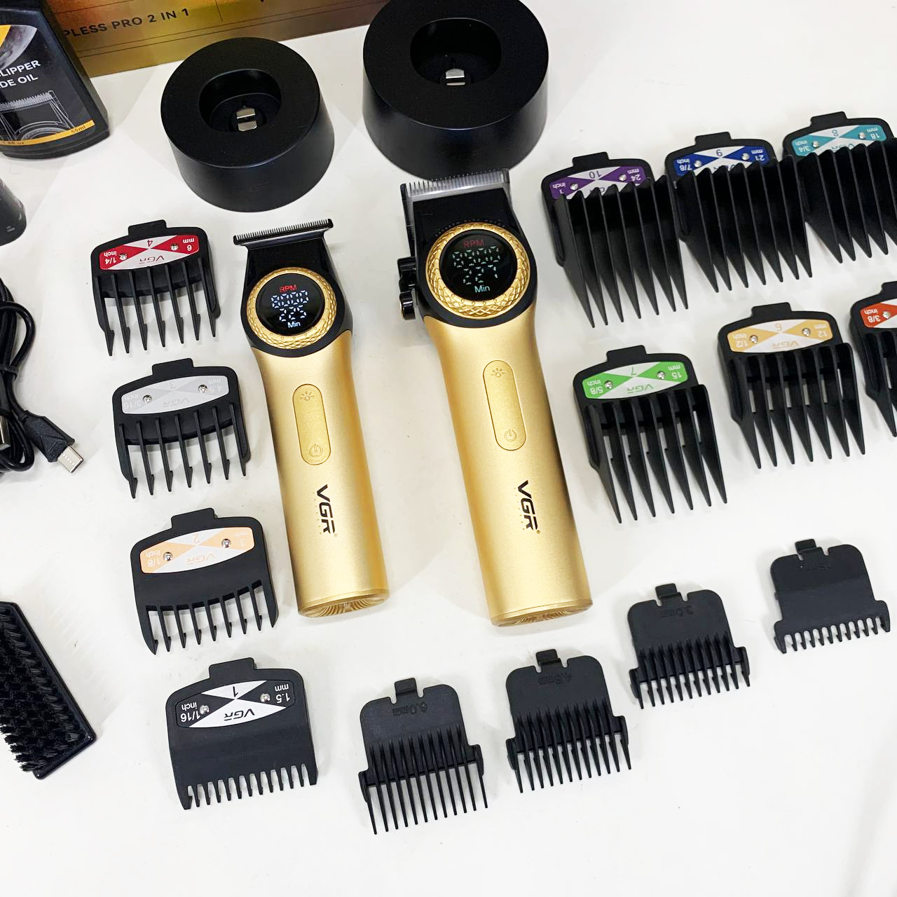 Набор VGR 2 в 1 V-001 V-977 GOLD, аккумуляторная машинка для стрижки и триммер. Цвет: золотой