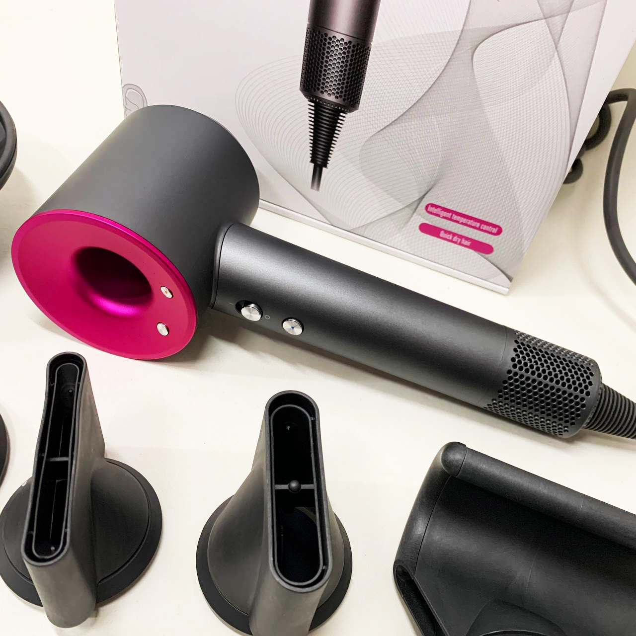 Фен Super Hair Dryer с 5 насадками для быстрой сушки и укладки волос.
