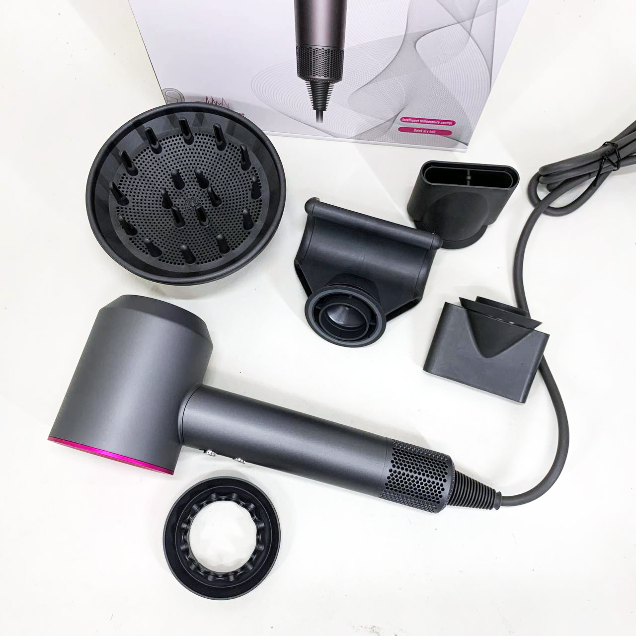 Фен Super Hair Dryer с 5 насадками для быстрой сушки и укладки волос.