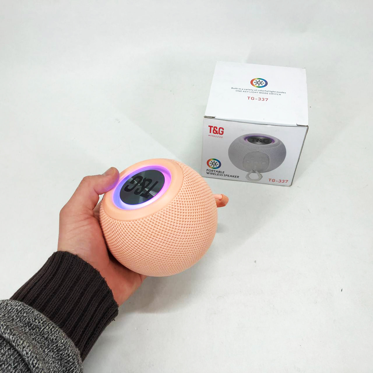 Беспроводная мощная колонка TG337 с Bluetooth, RGB-подсветкой и радио. Цвет: розовый