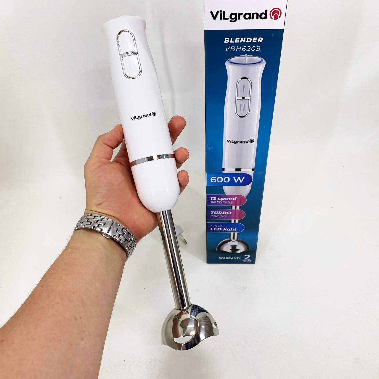 Блендер ViLgrand VBH6209. Цвет: белый