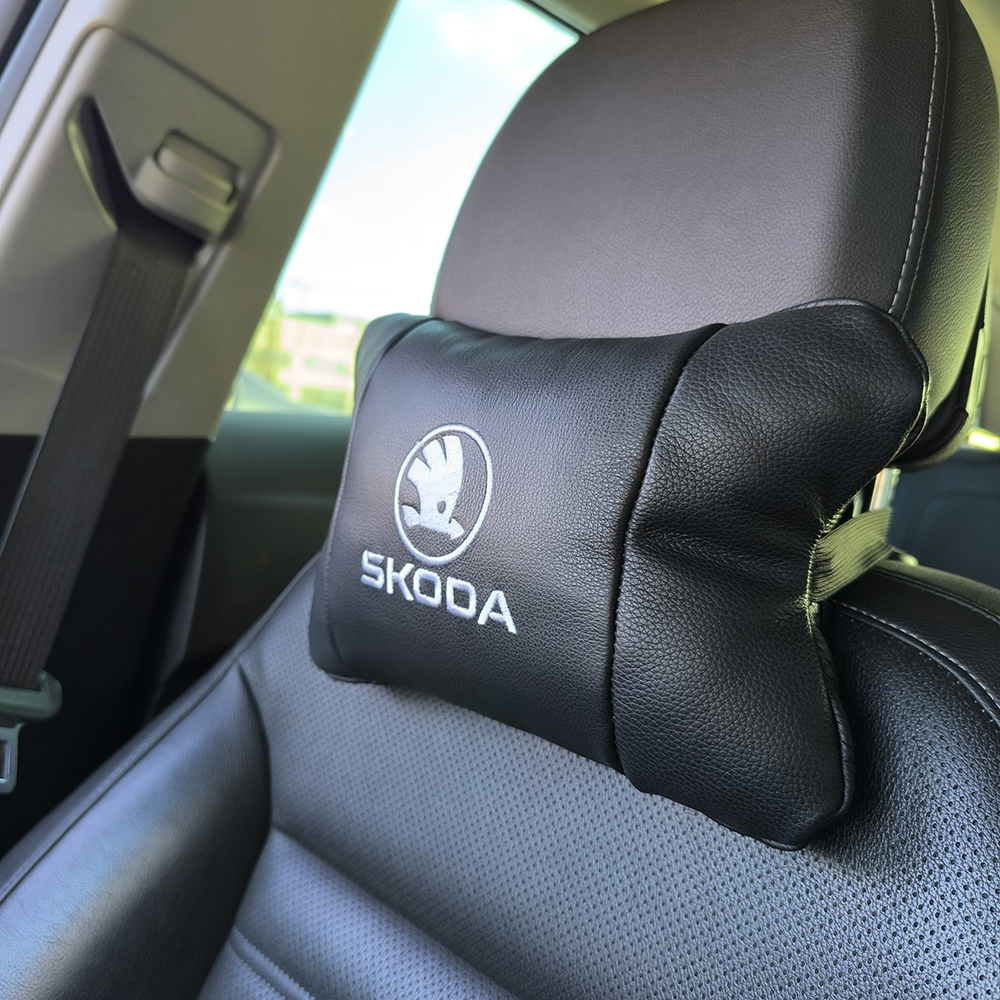 Автомобильные подушки 2 шт на подголовник Skoda / Вред, из натуральной кожи, стильный аксессуар для вашего авто