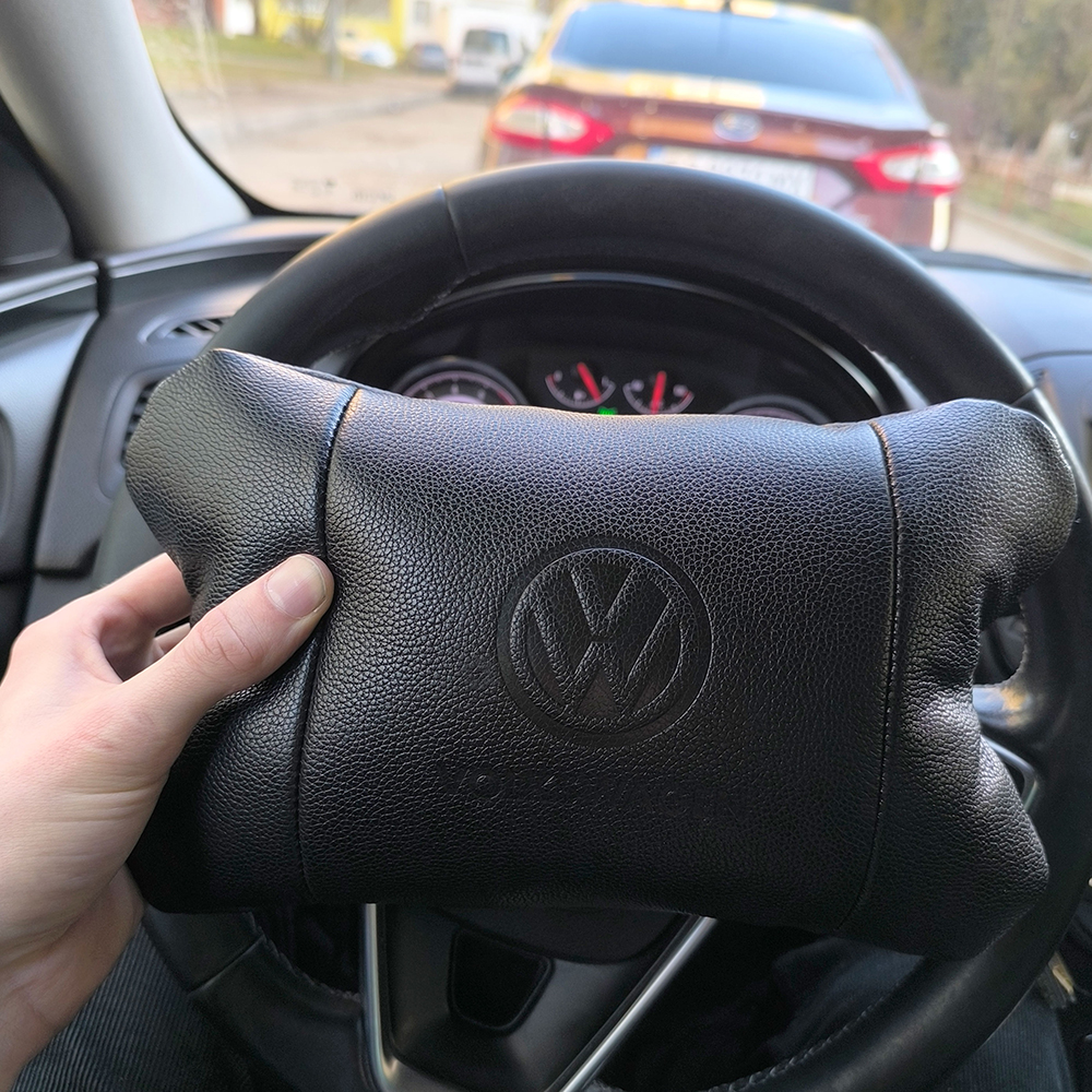 Набор кожаных подушек 2шт - Volkswagen на подголовник в машину, Автомобильная подушка