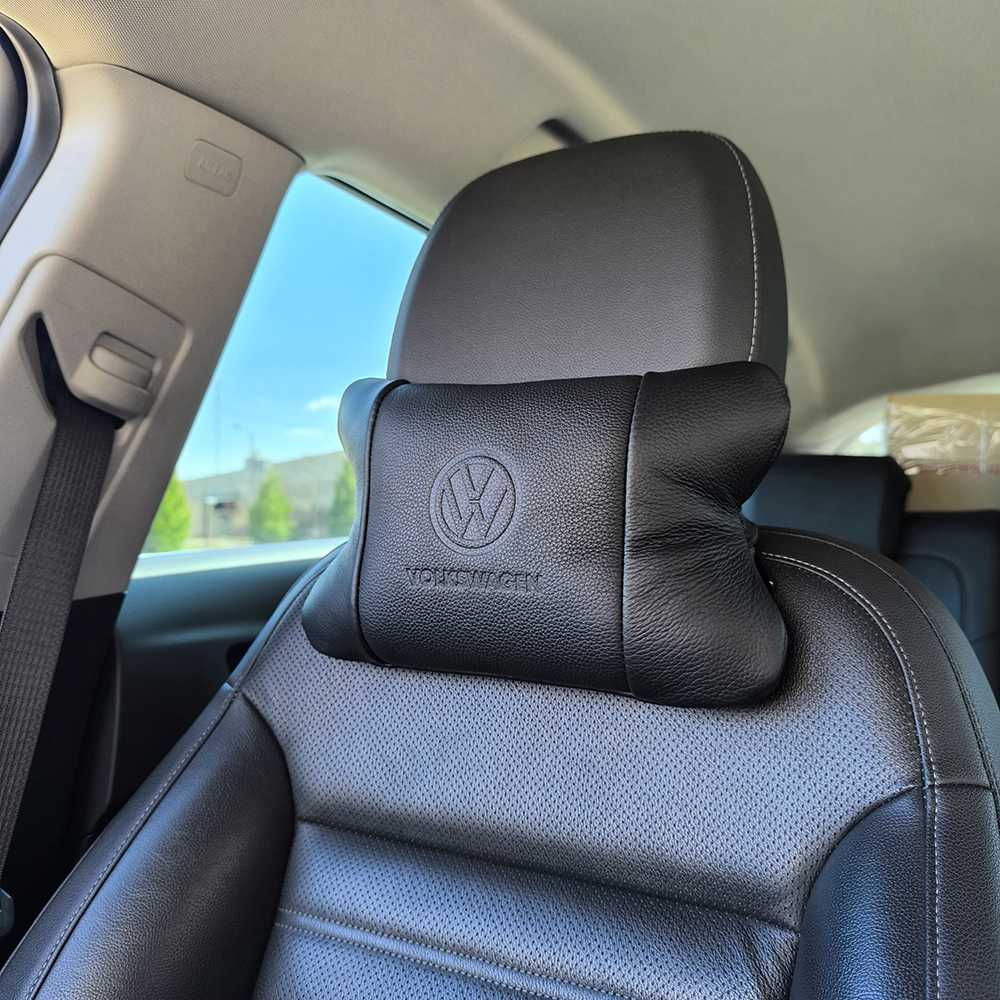 Набор кожаных подушек 2шт - Volkswagen на подголовник в машину, Автомобильная подушка
