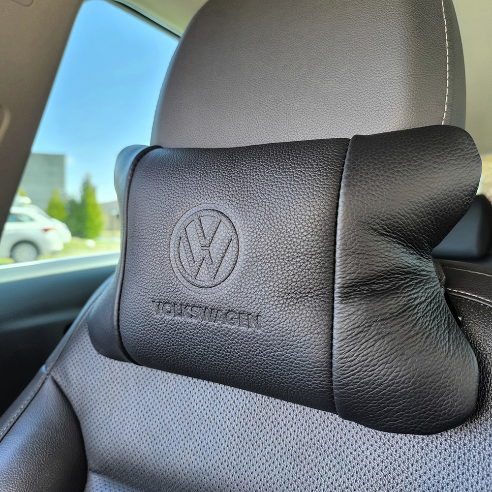 Набор кожаных подушек 2шт - Volkswagen на подголовник в машину, Автомобильная подушка