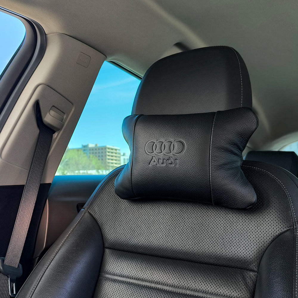 Набор кожаных подушек Audi + брелок в подарок, подушки на подголовник в авто