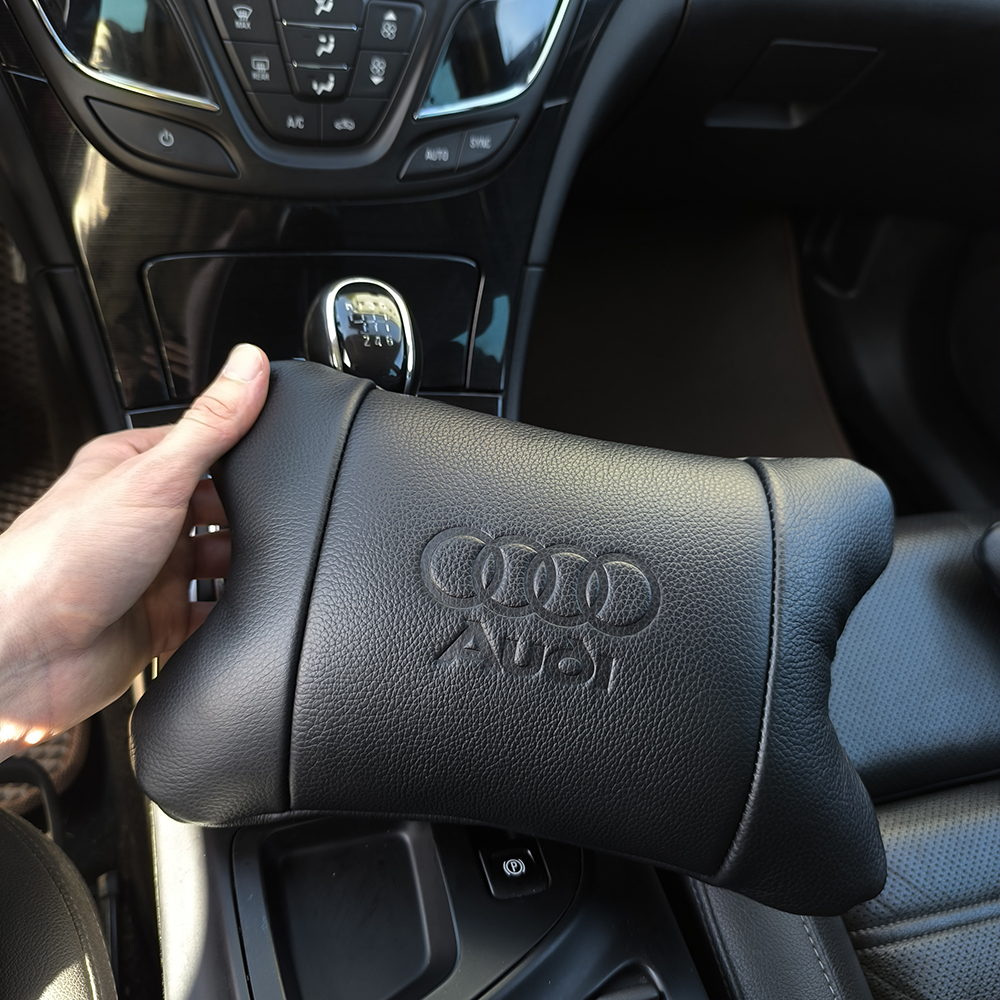 Набор кожаных подушек Audi + брелок в подарок, подушки на подголовник в авто