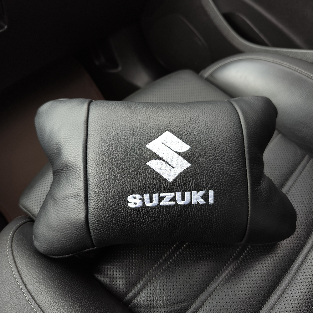 Набор кожаных подушек Suzuki с вышивкой логотипа + брелок в подарок для авто