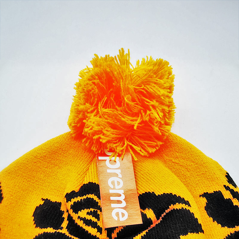 Supreme Шапка оранжевая с бубоном