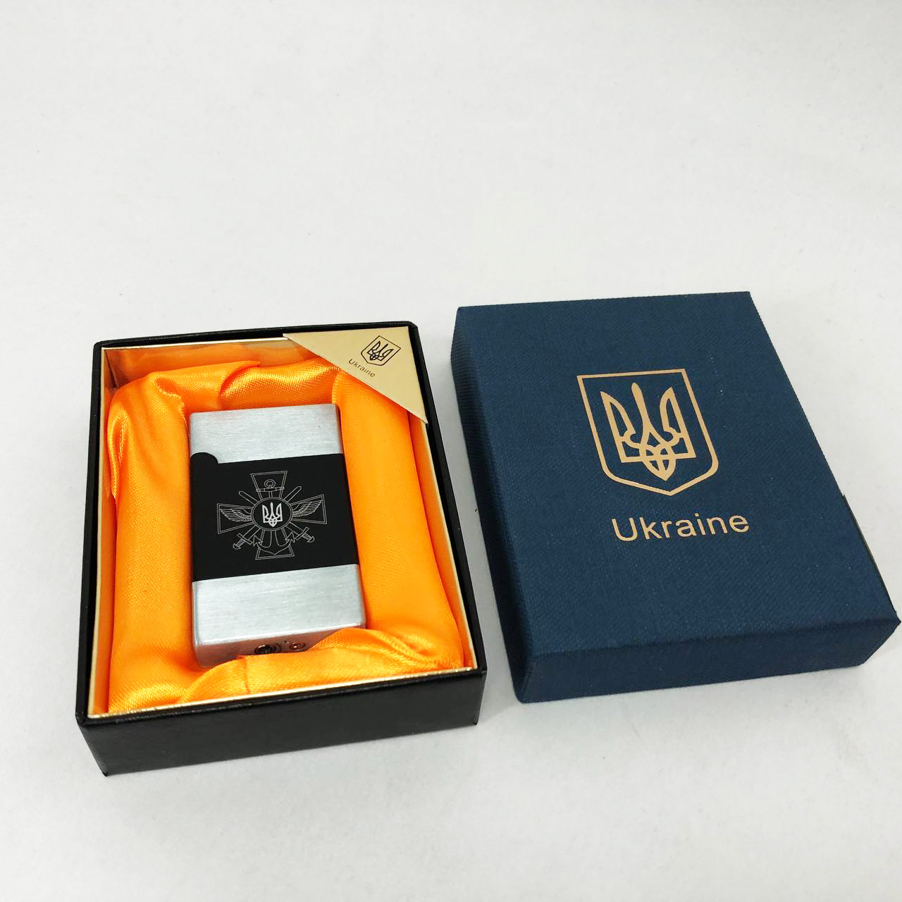 Зажигалка газовая Украина Подарочная коробка, турбо пламя HL-393-1. Цвет: серебро