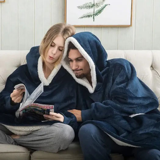 Плед толстовка с капюшоном и рукавами Huggle Hoodie оверсайз. Цвет: синий