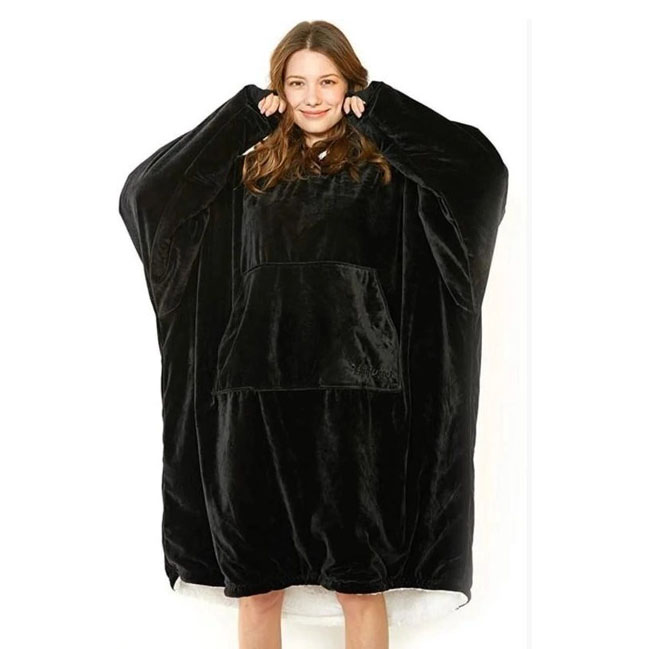 Плед толстовка с капюшоном и рукавами Huggle Hoodie оверсайз. Цвет: черный