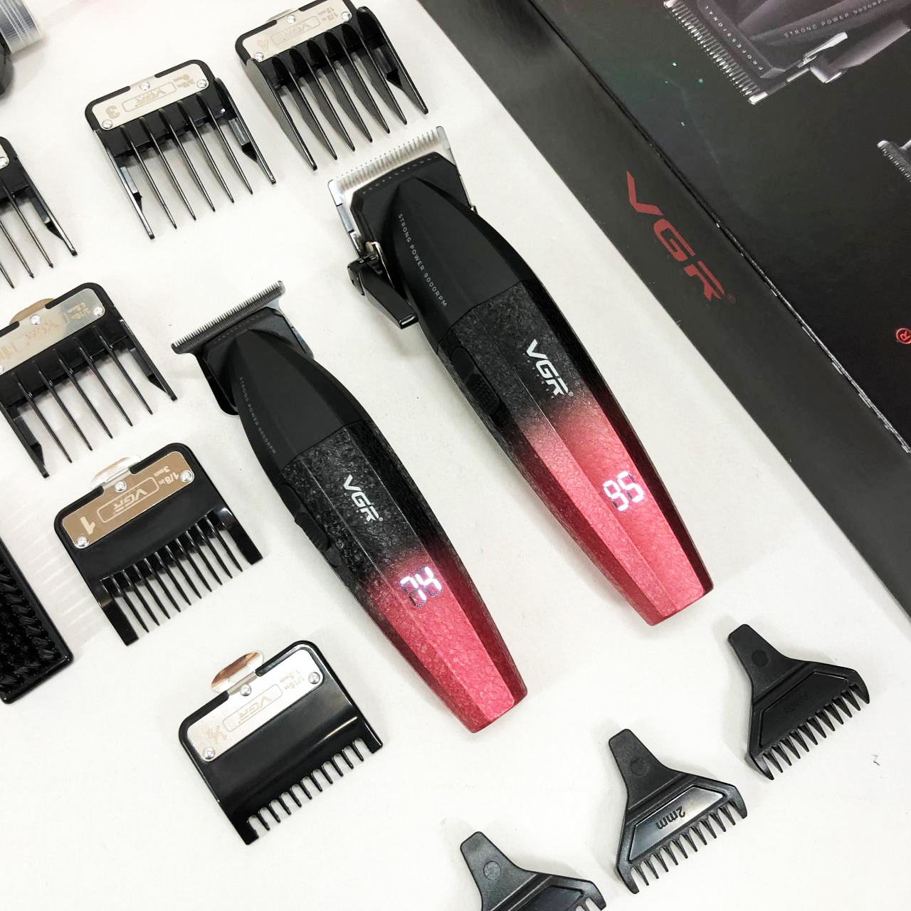 Профессиональный набор для стрижки волос VGR V-640 аккумуляторный Barber Combo PREMIUM. Цвет: красный