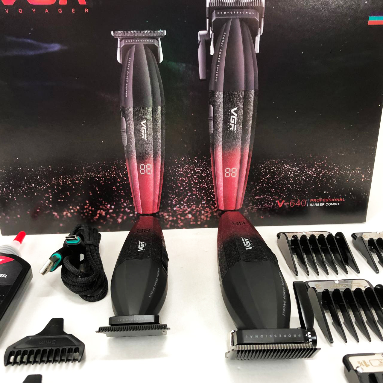 Профессиональный набор для стрижки волос VGR V-640 аккумуляторный Barber Combo PREMIUM. Цвет: красный