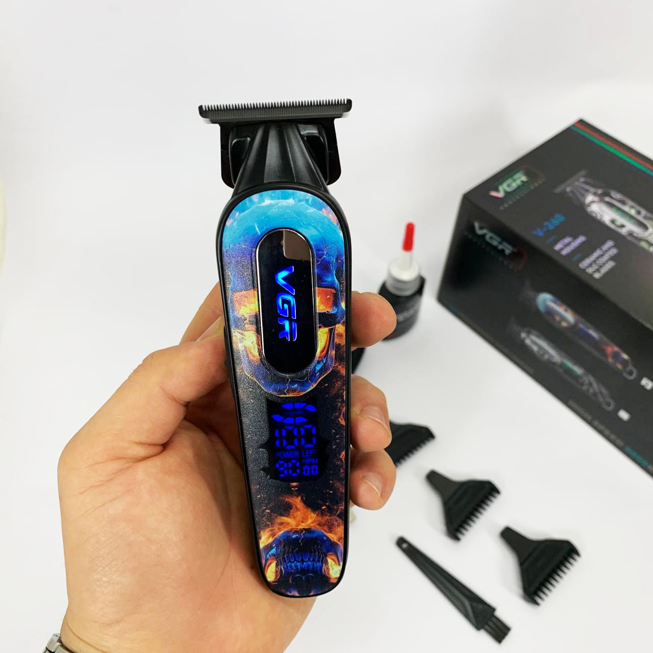 Триммер аккумуляторный для стрижки VGR V-260 RED, 3 насадки, LED дисплей