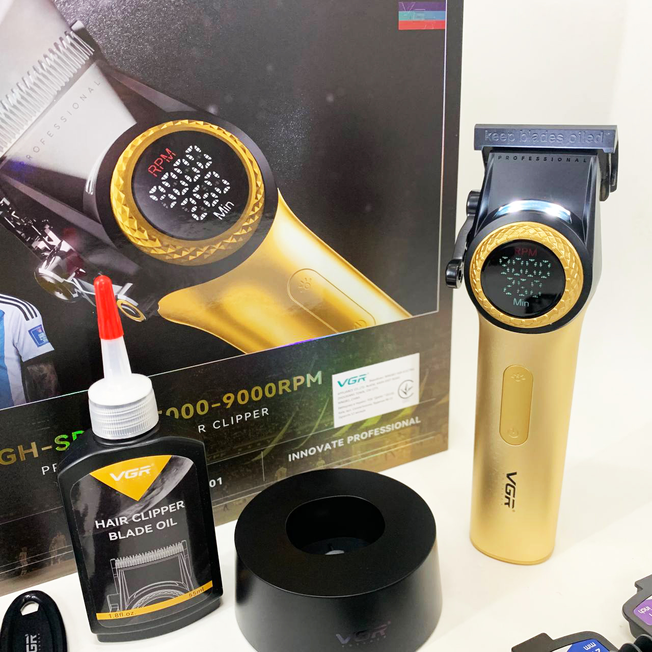 Профессиональная машинка для стрижки волос VGR V-001 с дисплеем 9000 об/мин и 10 насадками. Цвет: золотой
