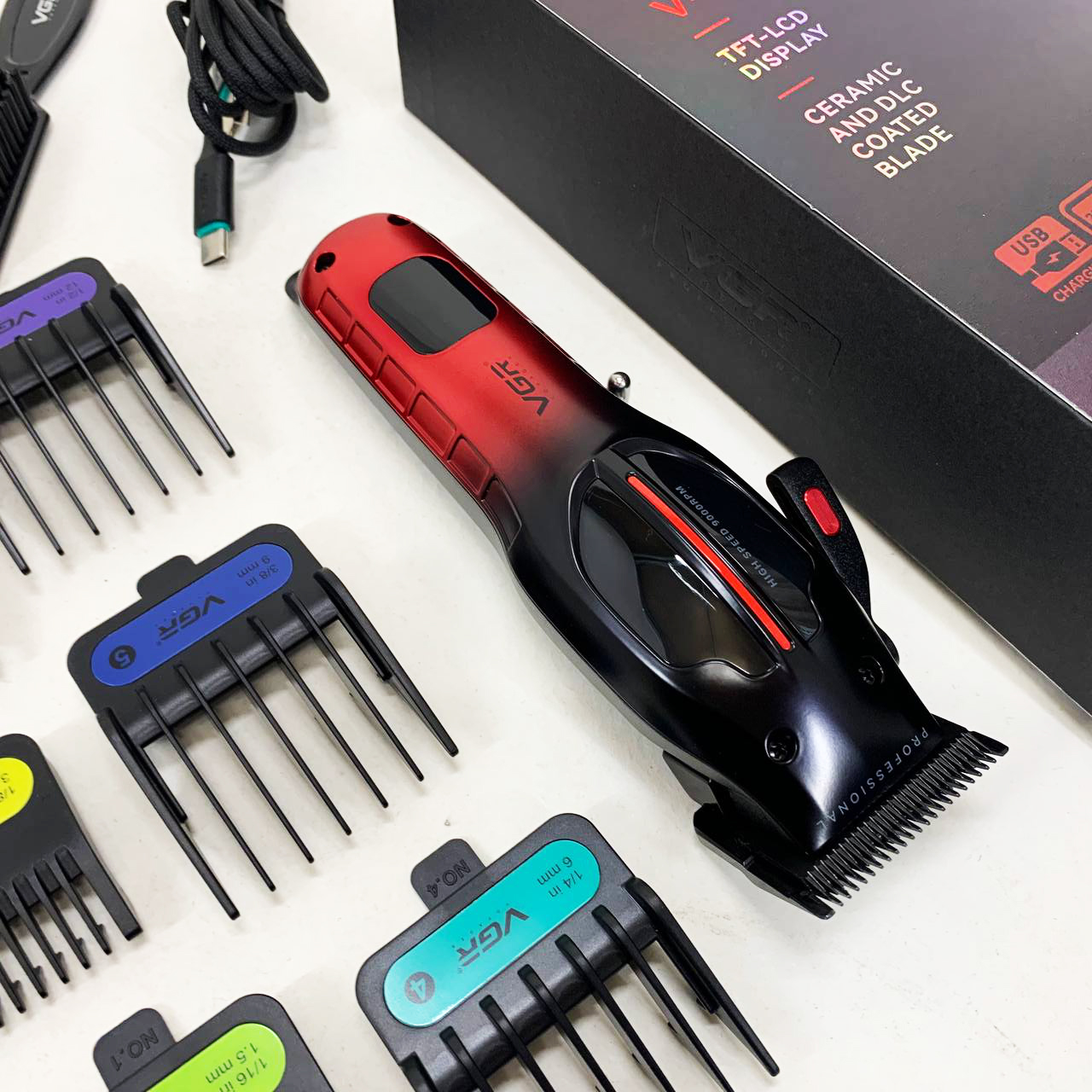 Аккумуляторная машинка для стрижки VGR V-026 RED. Цвет: красный