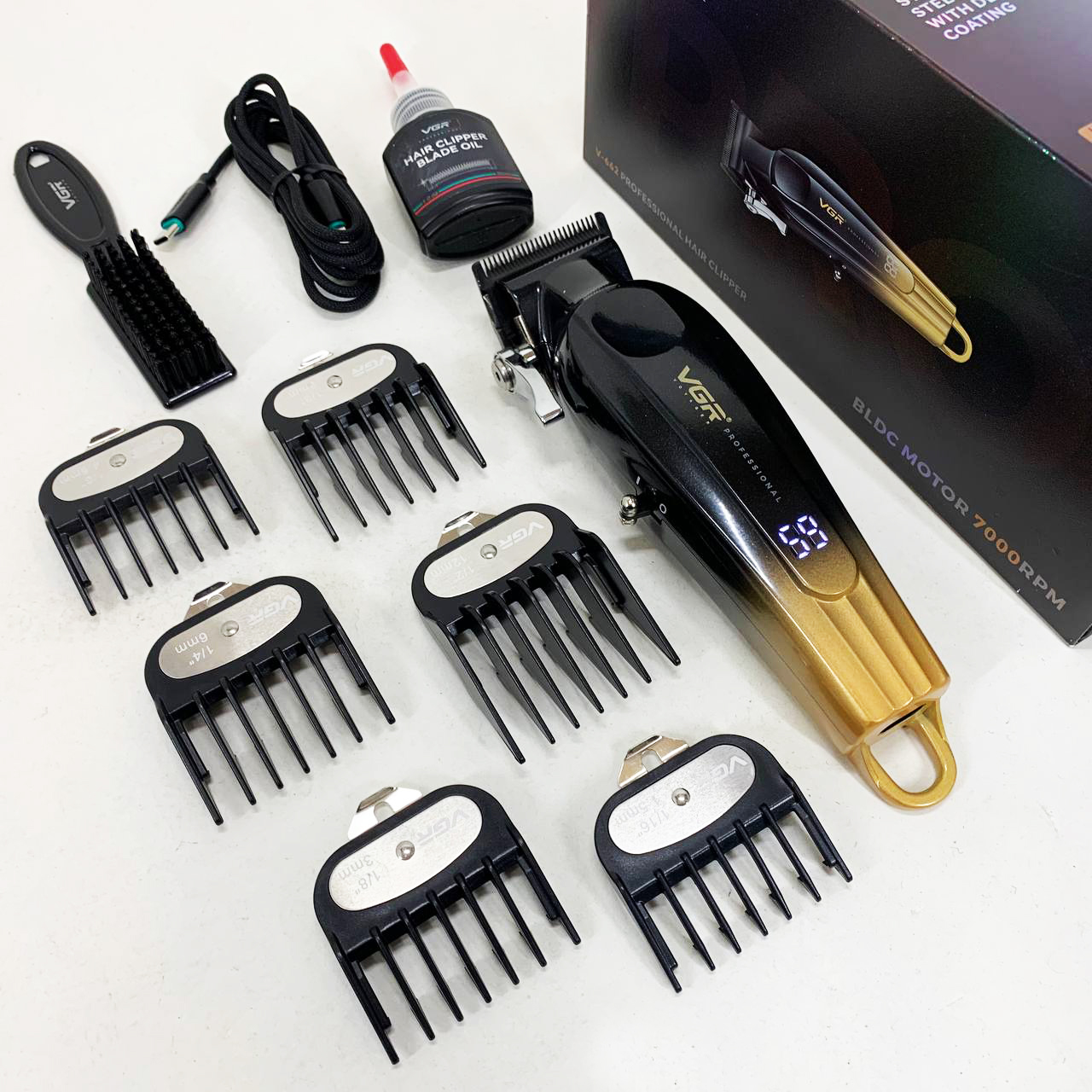 Аккумуляторная машинка для стрижки VGR V-662. Цвет: золотой