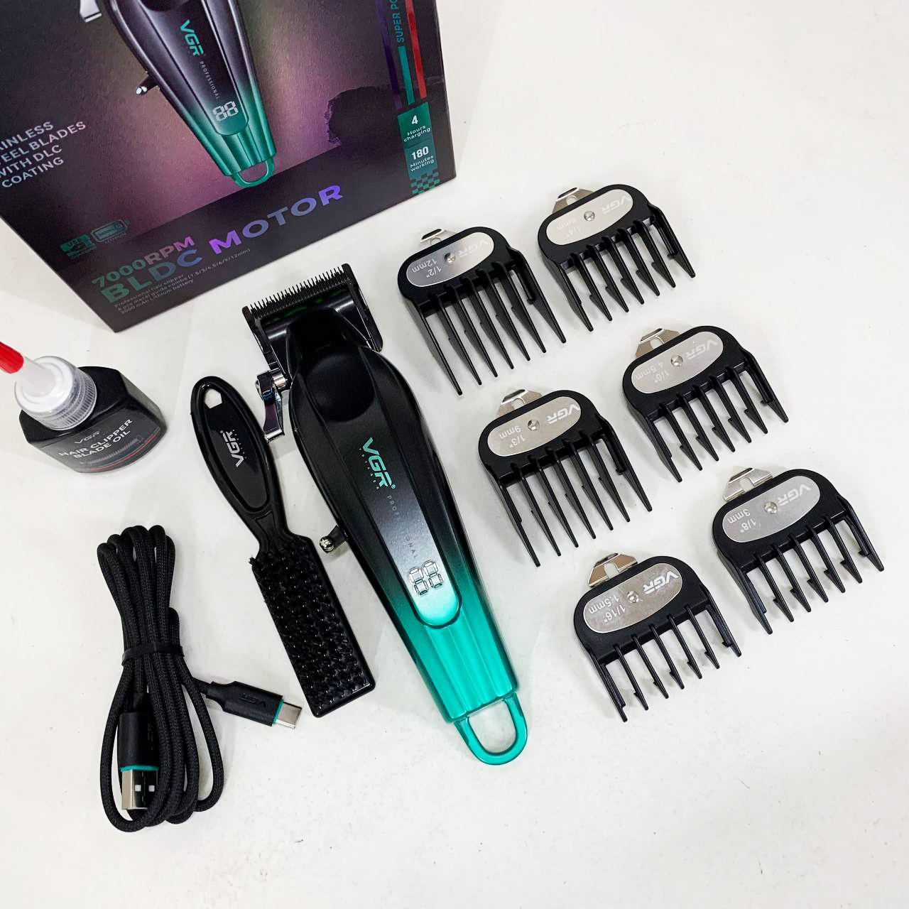 Аккумуляторная машинка для стрижки VGR V-662. Цвет: зеленый