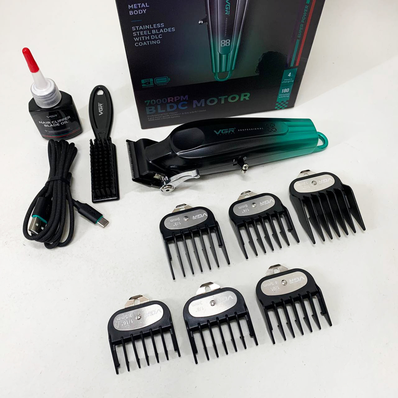 Аккумуляторная машинка для стрижки VGR V-662. Цвет: зеленый