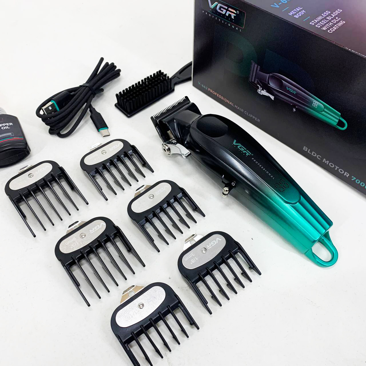 Аккумуляторная машинка для стрижки VGR V-662. Цвет: зеленый