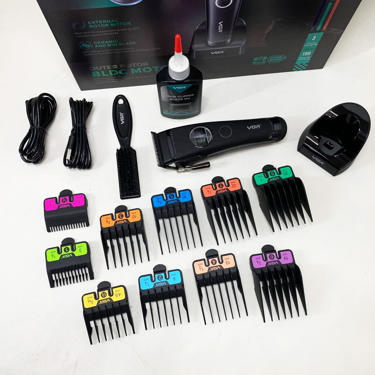 Аккумуляторная машинка для стрижки VGR V-880C. Цвет: черный