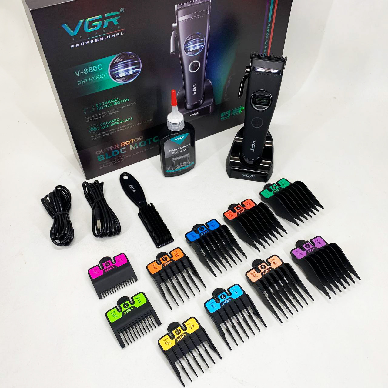 Аккумуляторная машинка для стрижки VGR V-880C. Цвет: черный