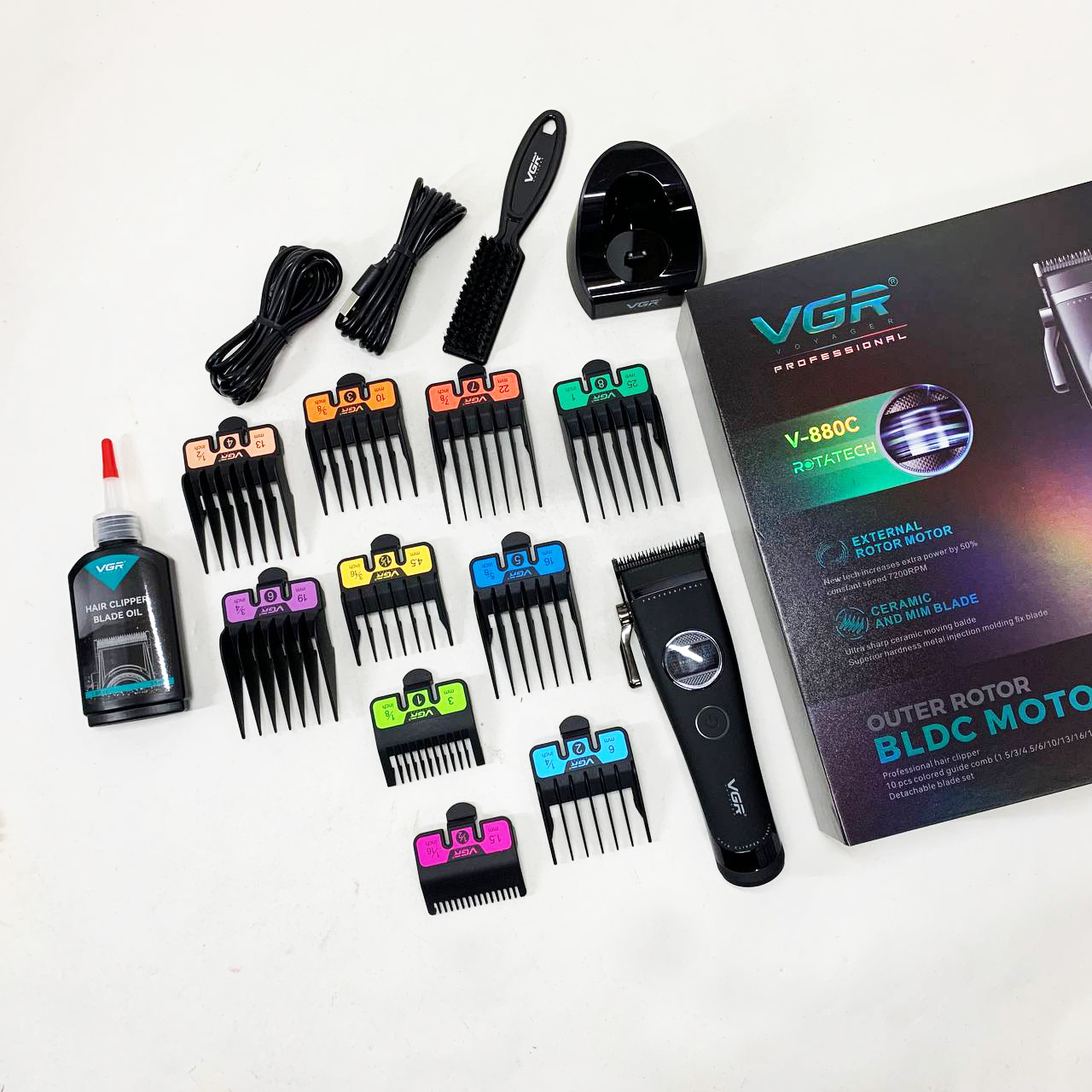 Аккумуляторная машинка для стрижки VGR V-880C. Цвет: черный