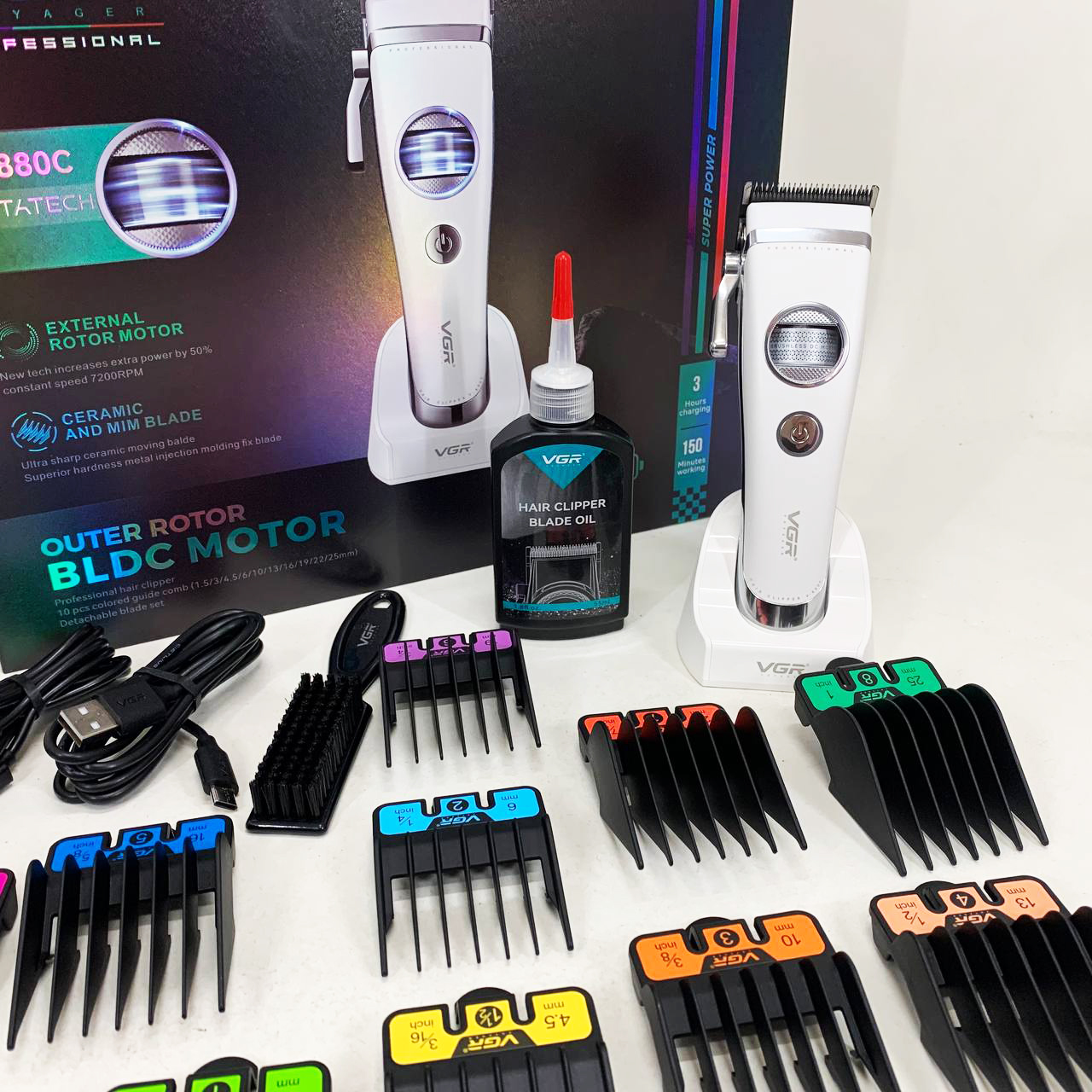 Аккумуляторная машинка для стрижки VGR V-880C. Цвет: белый