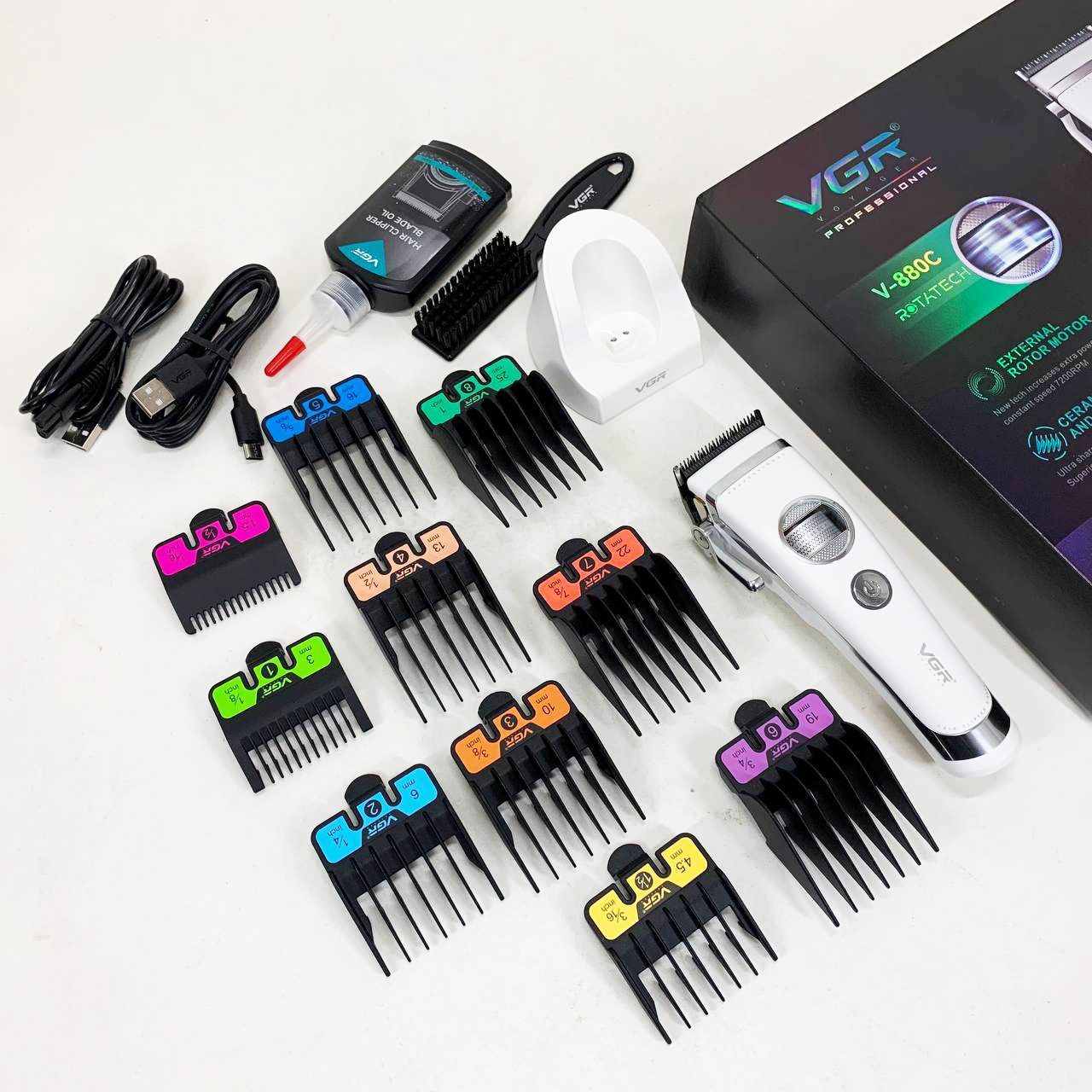 Аккумуляторная машинка для стрижки VGR V-880C. Цвет: белый