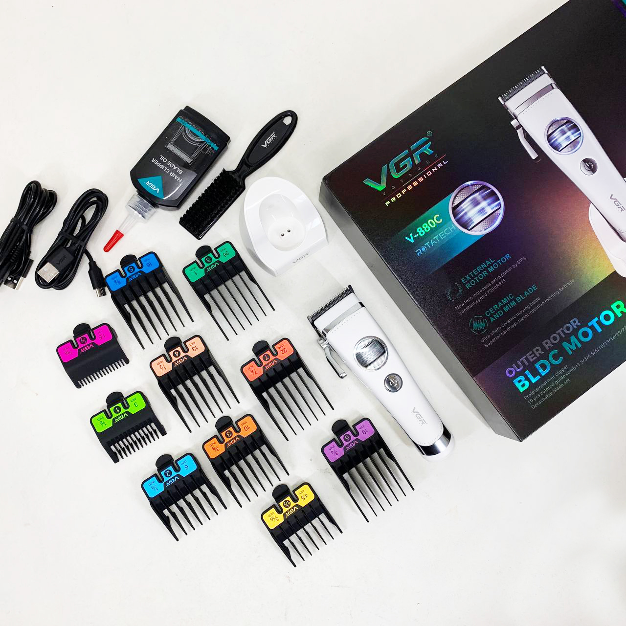 Аккумуляторная машинка для стрижки VGR V-880C. Цвет: белый