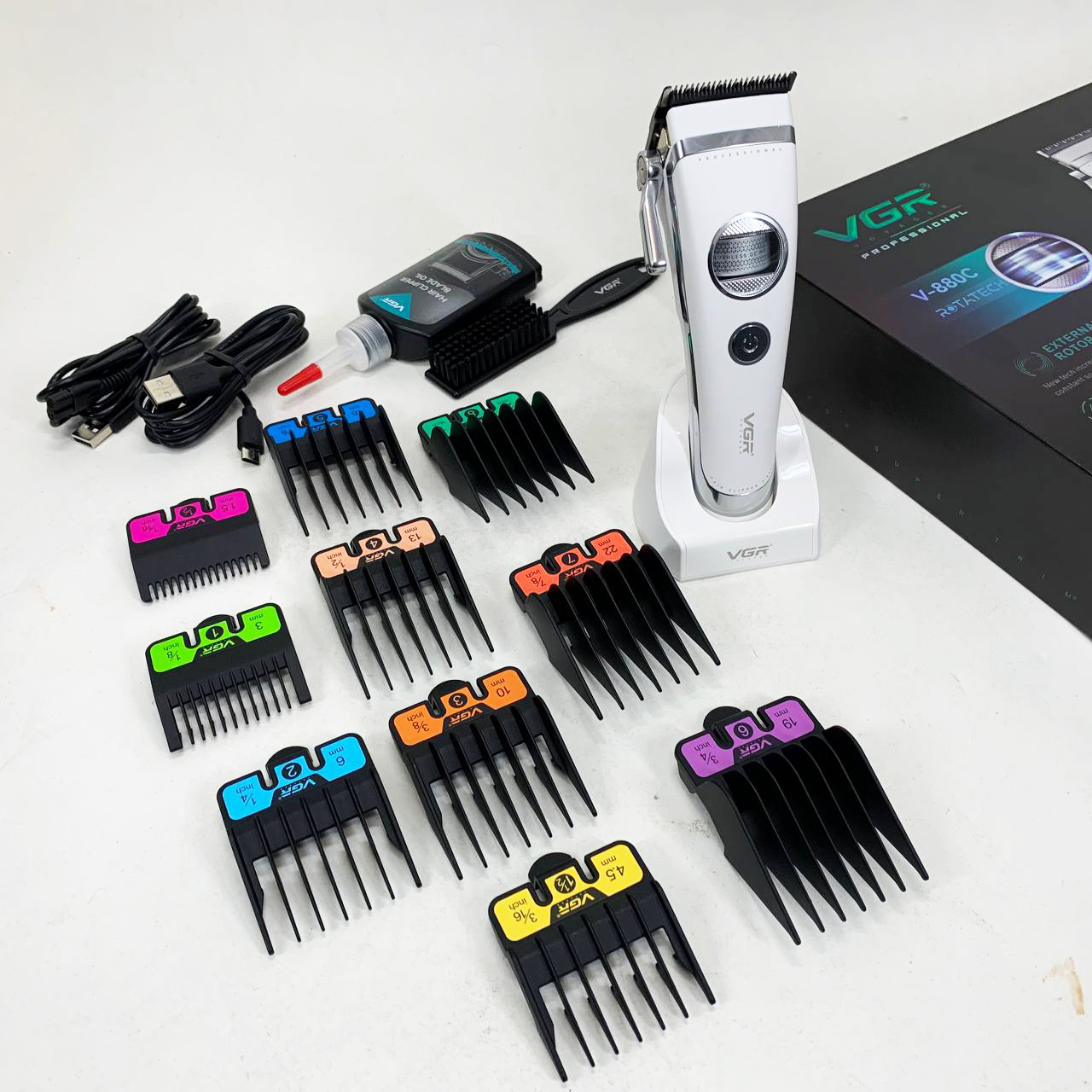 Аккумуляторная машинка для стрижки VGR V-880C. Цвет: белый