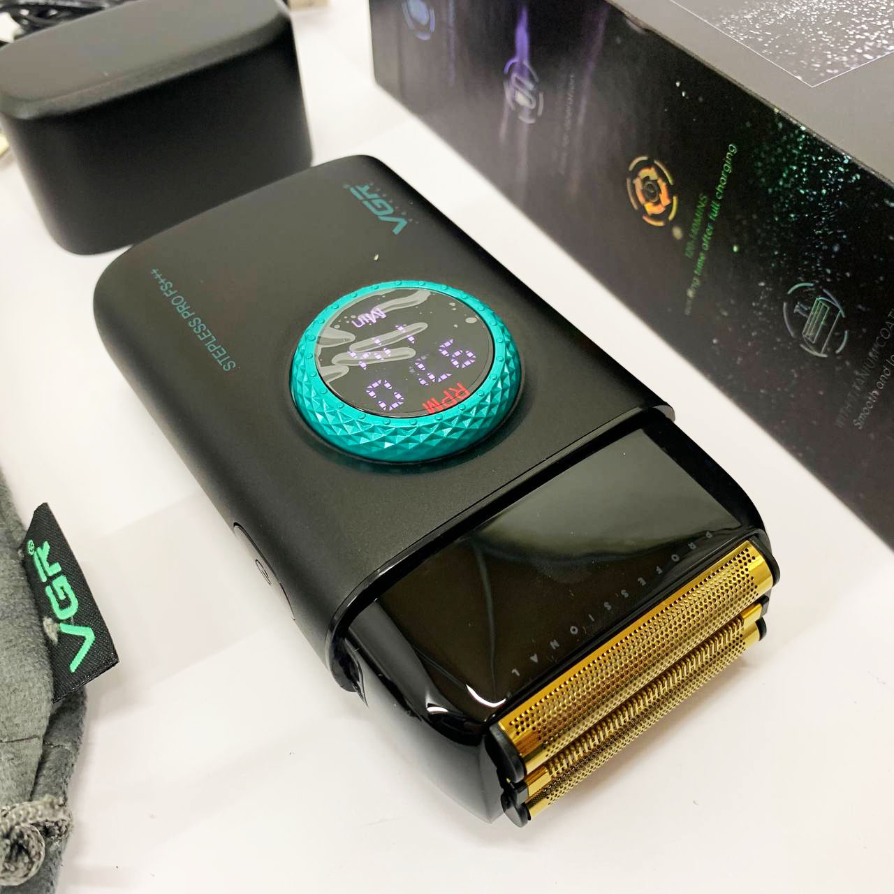 Электробритва VGR V-378 BLACK шейвер, двойное лезвие, регулировка мощности 7000-9000 RPM. Цвет: черный