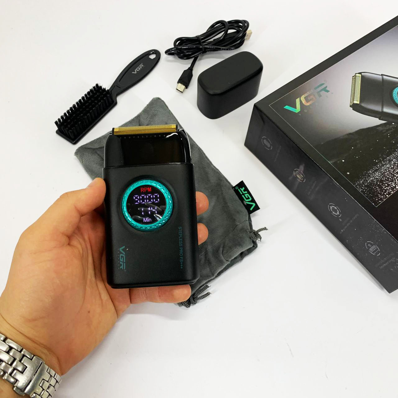 Электробритва VGR V-378 BLACK шейвер, двойное лезвие, регулировка мощности 7000-9000 RPM. Цвет: черный