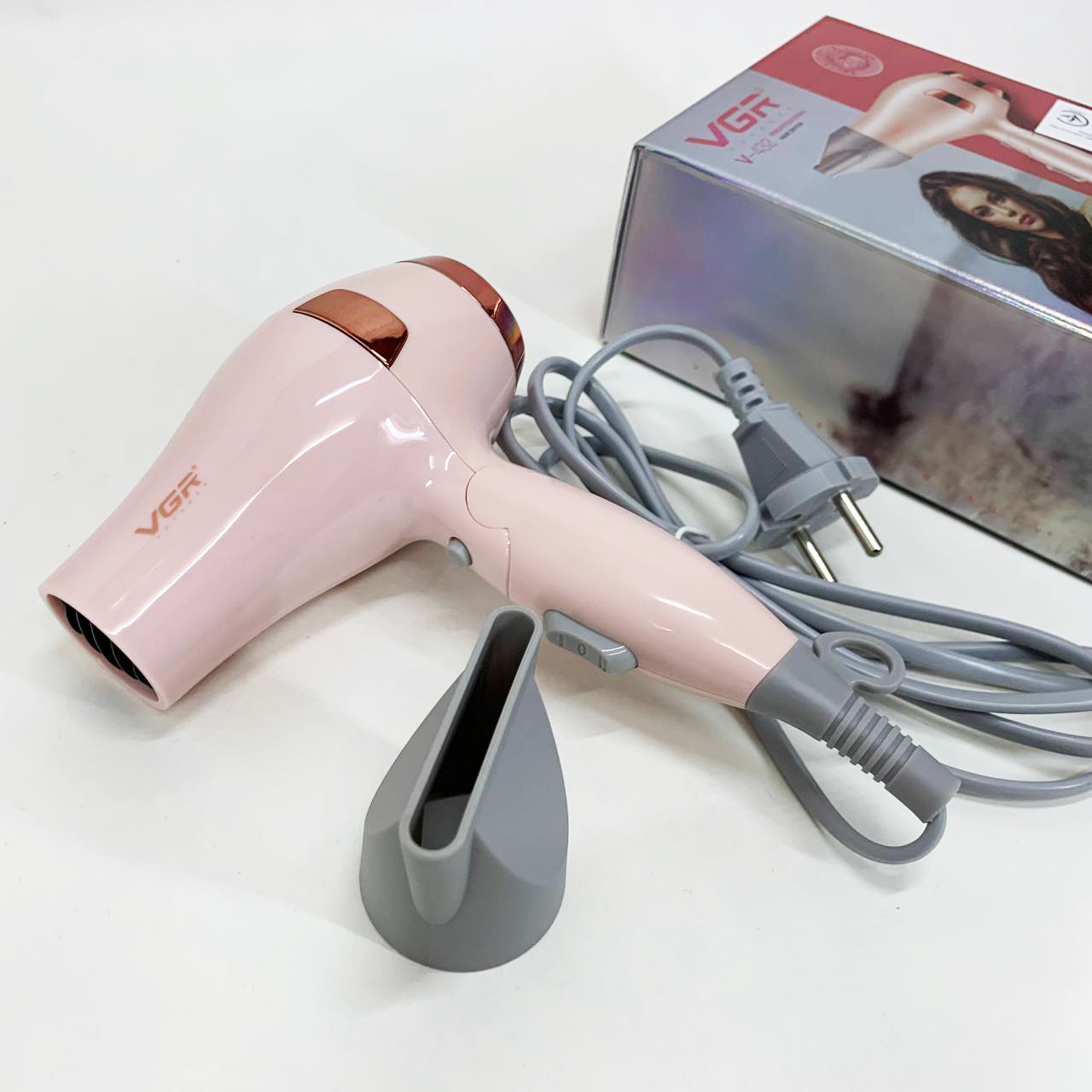 Фен для волос дорожный VGR V-432 PINK, с концентратором 1000 Вт, ионизация и 2 режима. Цвет: розовый