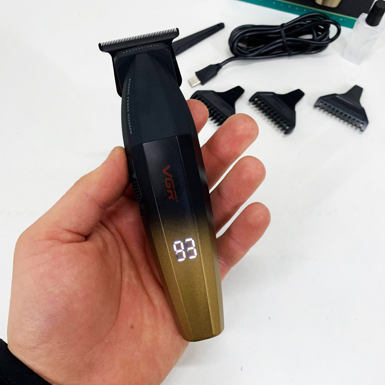 Машинка для стрижки волос VGR V-906 триммер для окантовки и стрижки бороды. Цвет: желтый