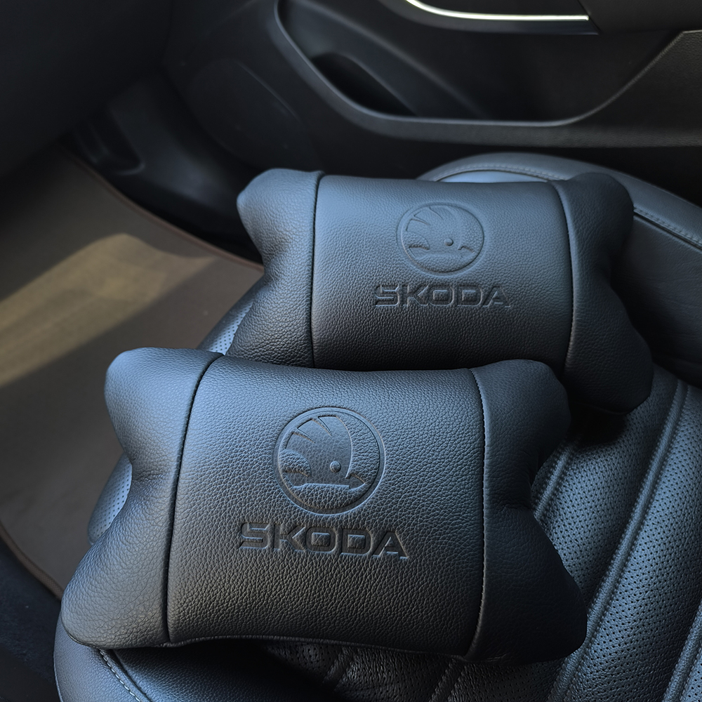 Набор авто подушек Skoda из натуральной кожи + брелок, Автоподушка на подголовник