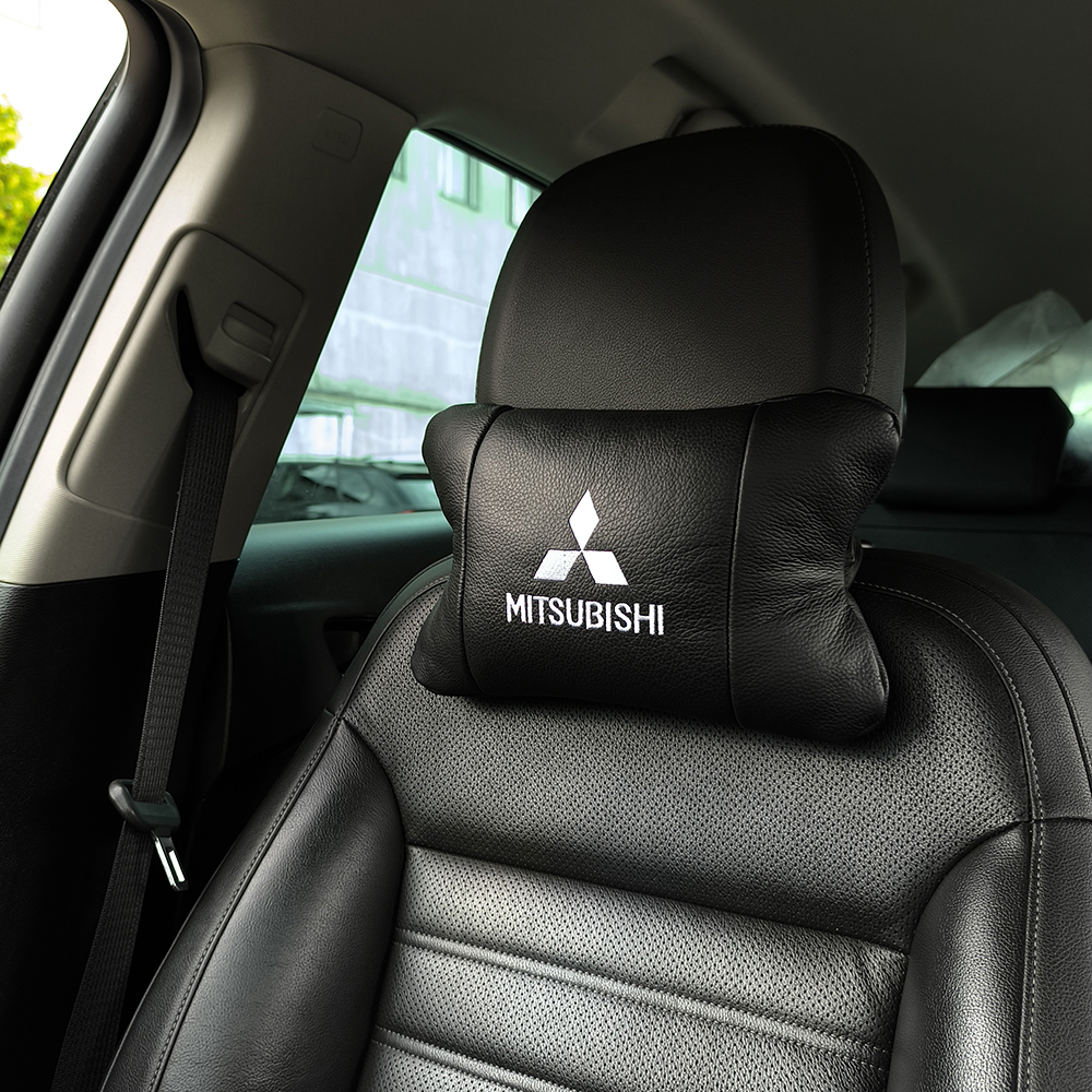 Подушки Mitsubishi из натуральной кожи, Автоподушки на подголовник + кожаный брелок с логотипом.