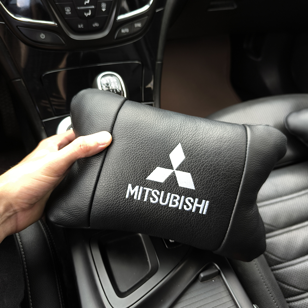 Подушки Mitsubishi из натуральной кожи, Автоподушки на подголовник + кожаный брелок с логотипом.
