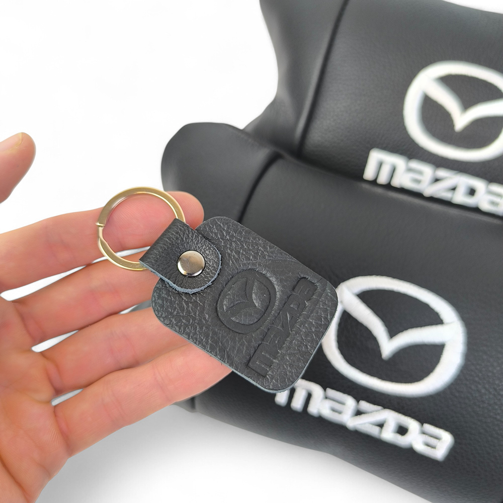 Набор кожаных подушек Mazda с вышивкой логотипа + подарок – кожаный брелок