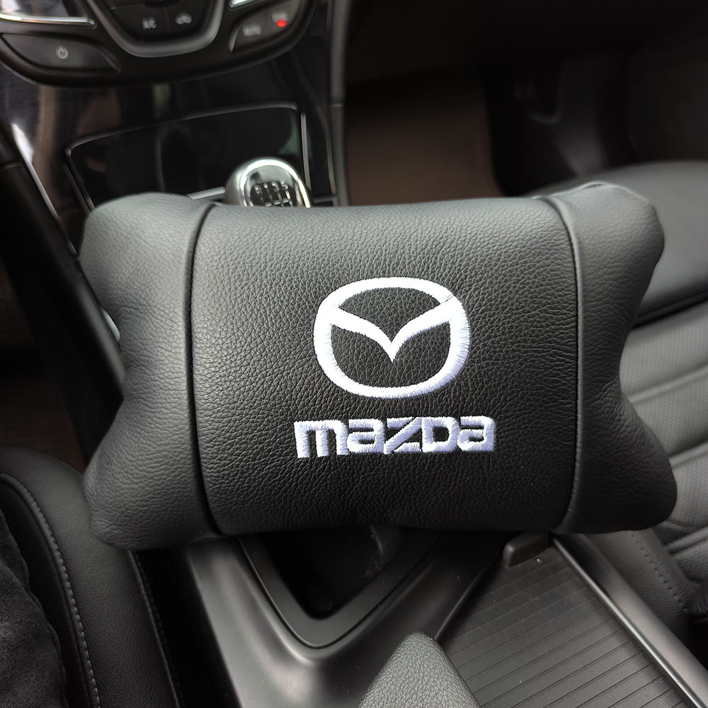 Набор кожаных подушек Mazda с вышивкой логотипа + подарок – кожаный брелок