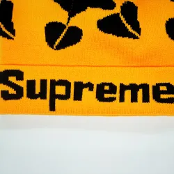 Supreme Шапка оранжевая с бубоном