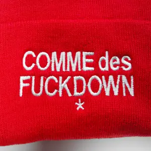 Шапка Comme des Fuckdown красная