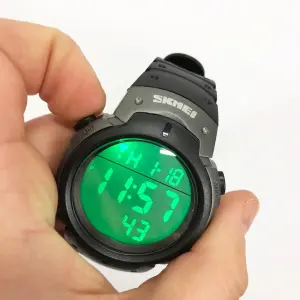 Часы наручные мужские SKMEI 1068TN, брендовые мужские часы, часы мужские спортивные. Цвет: титан