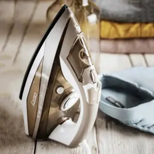 Утюг паровой с керамической подошвой Camry CR 5018 3000Вт